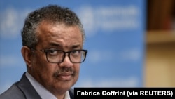 Direktur Jenderal WHO Tedros Adhanom Ghebreyesus menghadiri konferensi pers di tengah wabah COVID-19 di markas WHO di Jenewa Swiss, 3 Juli 2020. (Foto: Fabrice Coffrini via REUTERS)