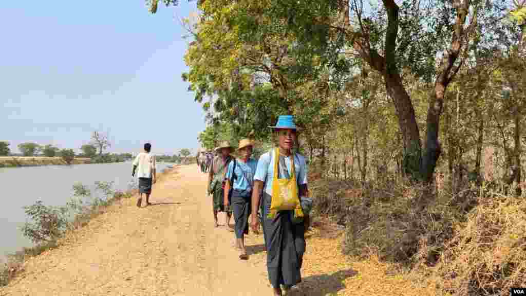 စစ်ဘေးတိမ်းရှောင်နေရတဲ့ ခင်ဦးမြို့နယ်ထဲက ဒေသခံများ (ဓါတ်ပုံ - CJ)