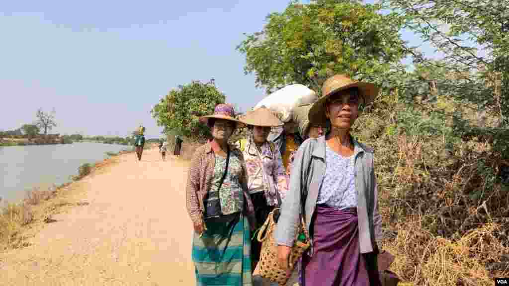 စစ်ဘေးတိမ်းရှောင်နေရတဲ့ ခင်ဦးမြို့နယ်ထဲက ဒေသခံများ (ဓါတ်ပုံ - CJ)