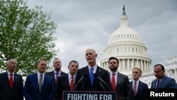  U.S. Senator Rick Scott (R-FL) speaks during a press conference calling on U.S. President Joe Biden to negotiate with Republicans in order to make a deal on raising the debt ceiling on Capitol Hill in Washington, U.S., May 3, 2023. REUTERS/Craig Hudson/File Photo