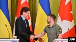 Ukrainian President Volodymyr Zelenskyy and Canadian Prime Minister Justin Trudeau shake hands during a press conference following their talks in Kyiv, June 10, 2023. 