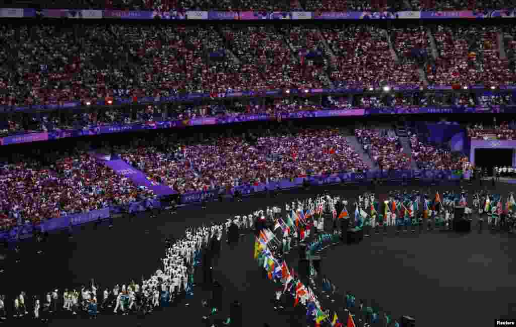 Athletes arrive at the Stade de France during the 2024 Summer Olympics closing ceremony in Saint-Denis, France, Aug. 11, 2024.