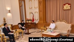 Deng Xijun met SAC Senior General Min Aung Hlaing 