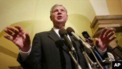 Foto Achiv: Senate Bob Graham (Demokrat - Florid) nan Washington, 18 Jyen, 2002.