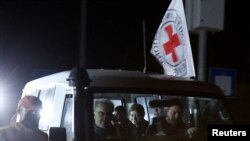 A Red Cross vehicle, as part of a convoy believed to be carrying hostages abducted by Hamas militants (REUTERS/Ibraheem Abu Mustafa)