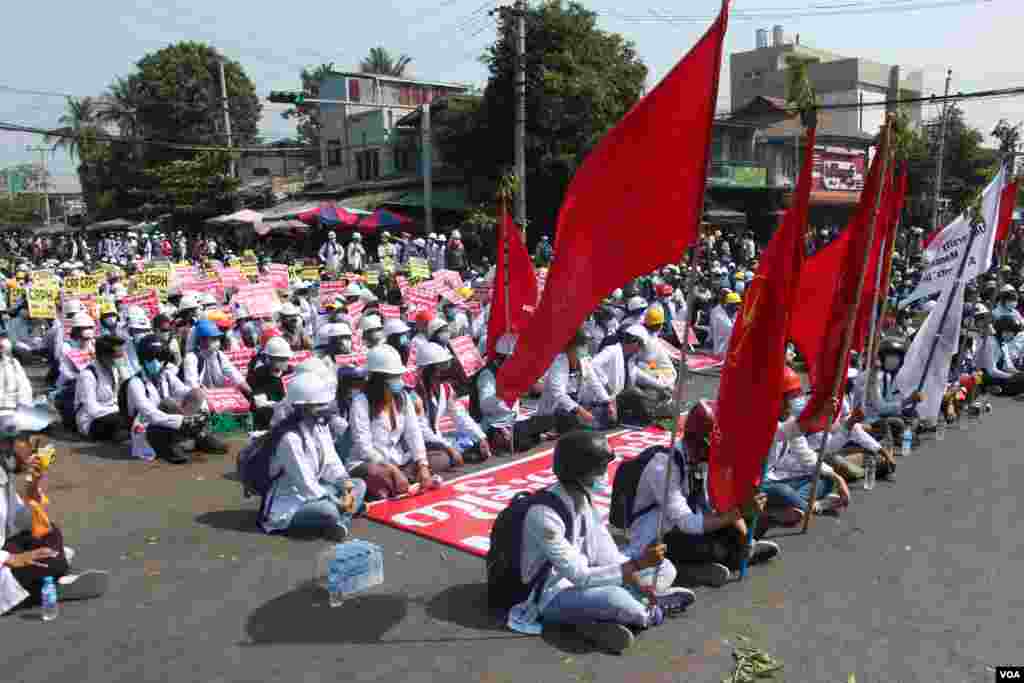 မန္တလေးမြို့ စစ်အာဏာဖီဆန်ဆန္ဒပြပွဲ မြင်ကွင်း။ (မတ် ၄၊ ၂၀၂၁)