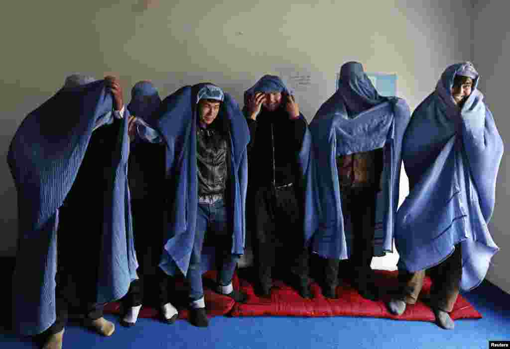 Male Afghan women&#39;s rights activist wear burqas to show their solidarity with Afghan women ahead of International Women&#39;s Day in Kabul, March 5, 2015.