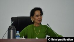  နိုင်ငံတော်အတိုင်ပင်ခံပုဂ္ဂိုလ် ဒေါ်အောင်ဆန်းစုကြည် 