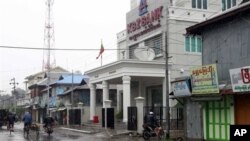 A bank office and shops are closed in Sittwe, capital of Rakhine state in western Myanmar, on Friday, June 15, 2012. The communal violence that swept through Rakhine over the past week killed dozens of people. (AP Photo/Khin Maung Win)