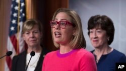 Senate Kyrsten Sinema, se yon Demokrat ki reprezante eta Arizona ( an woz). 