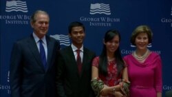 George W. Bush ရဲ့ Bush Institute ကစီစဉ်တဲ့ လွတ်လပ်မှုနဲ့ ခေါင်းဆောင်မှုဆိုင်ရာဖိုရမ် သင်တန်းဆင်းပွဲ