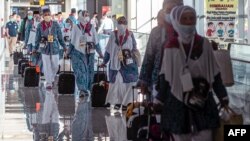 Indonesian pilgrims prepare to depart from Juanda International Airport in Surabaya on June 4, 2022, for the first time since the absence of the pilgrimage to Mecca in Saudi Arabia for several years during the Covid-19 coronavirus pandemic.