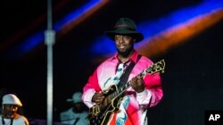 Foto Achiv: Wyclef Jean pandan pefomans li nan Essence Festival la an 2019. 