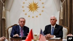 တူရကီသမ္မတ Recep Tayyip Erdogan နဲ့ အမေရိကန် ဒုသမ္မတ Mike Pence