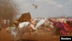 A dust storm sweeps through a makeshift camps in Baidoa, west of Somalia's capital Mogadishu, March 26, 2017. 