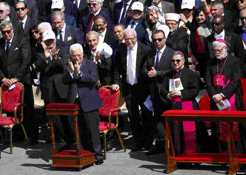 Palestinian President Mahmoud Abbas (front row, on L) applauds during a ceremony for the canonization of four nuns at Saint Peter&#39;s square in the Vatican City, May 17, 2015.