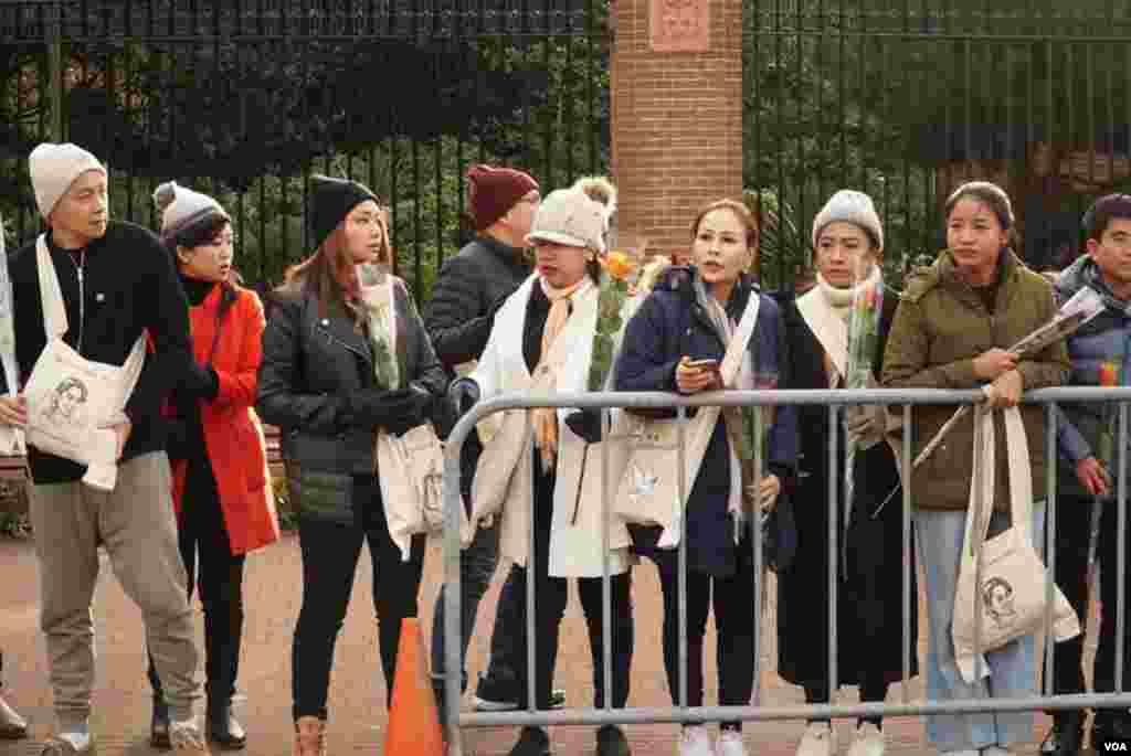 Daw Aung San Suu Kyi&#39;s supporters at ICJ