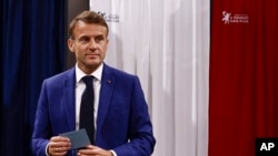 သမ္မတ Emmanuel Macron ဒီကနေ့ စတင်တဲ့ ပထမအကျော့ ရွေးကောက်ပွဲမှာ မဲပေး