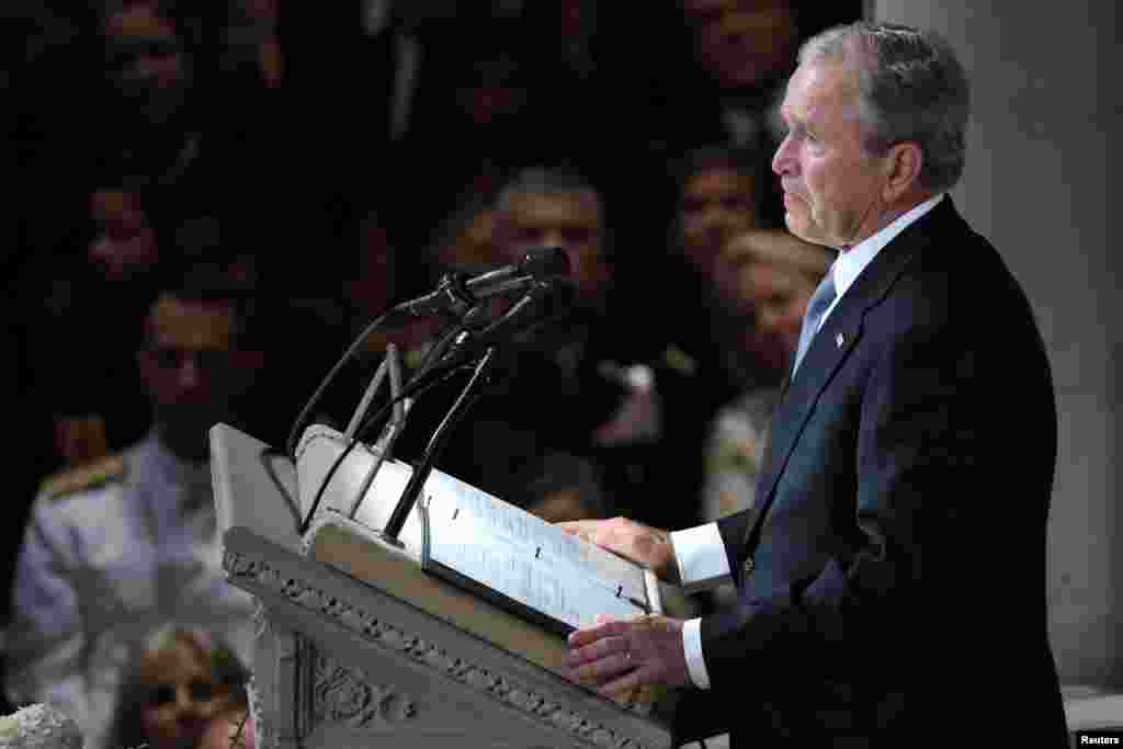 Former U.S. president George Bush speaks at the memorial service for Senator John McCain at the National Cathedral in Washington, Sept. 1, 2018.