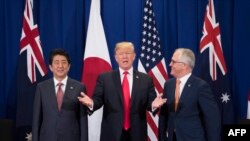  ဂျပန် ဝန်ကြီးချုပ် Shinzo Abe ၊အမေရိကန် သမ္မတ Donald Trump နဲ့ သြစတေးလျ ဝန်ကြီးချုပ် Malcolm Trunbull တို့ တွေ့ဆုံ