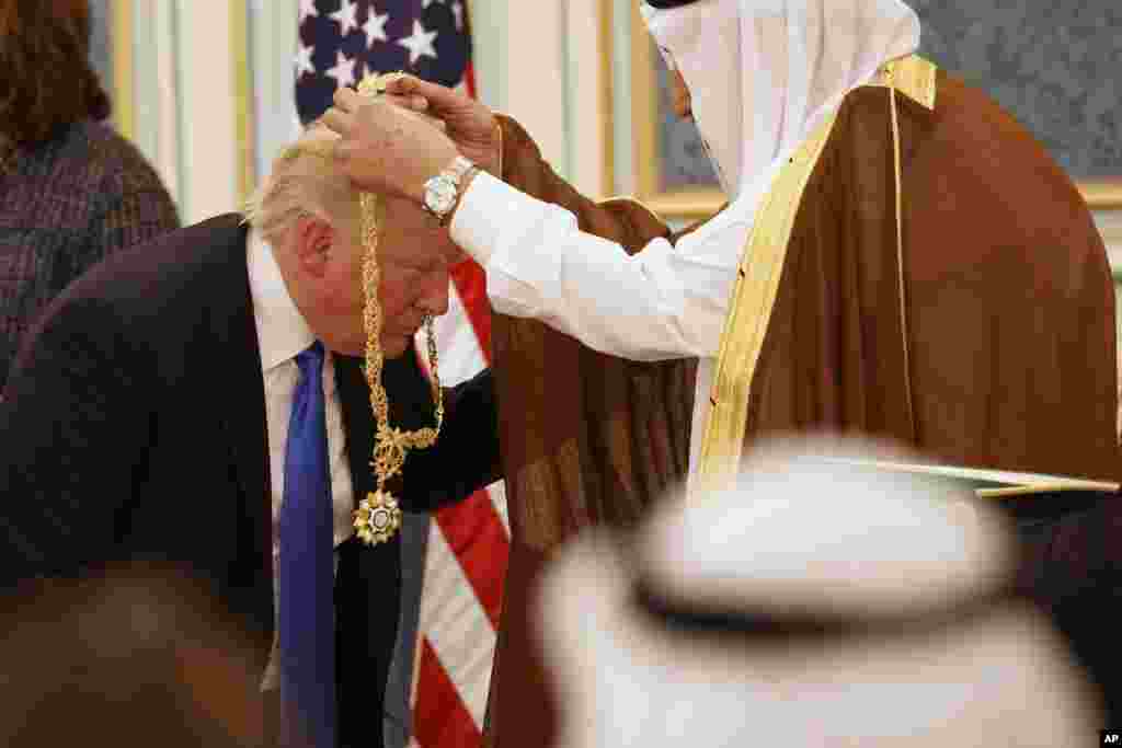 Saudi King Salman presents President Donald Trump with the Collar of Abdulaziz Al Saud Medal at the Royal Court Palace, May 20, 2017, in Riyadh.