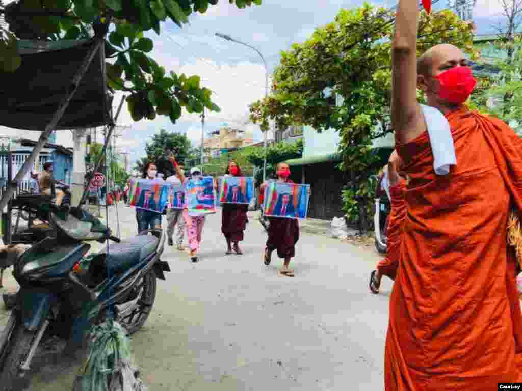 စစ်အာဏာသိမ်းမှု ဆန့်ကျင်ရေး မန္တလေး သံဃသမဂ္ဂ သပိတ်စစ်ကြောင်း။ (စက်တင်ဘာ ၁၂၊ ၂၀၂၁။ ဓာတ်ပုံ - သံဃသမဂ္ဂ သပိတ်စစ်ကြောင်း)