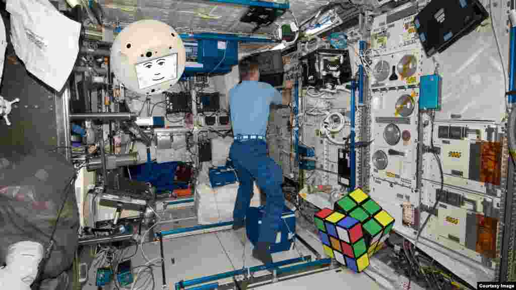 One of CIMON's exercises on the International Space Station (ISS) will involve a Rubik's Cube. (Airbus)