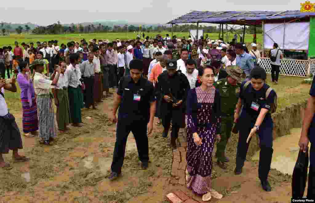 နိုင်ငံတော်အတိုင်ပင်ခံပုဂ္ဂိုလ် ဒေါ်အောင်ဆန်းစုကြည် ရဲ့ ရခိုင်ခရီးစဉ် (Myanmar State Counsellor Office)