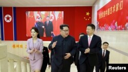 မြောက်ကိုရီးယားခေါင်းဆောင် Kim Jong Un က တရုတ်ကွန်မြူနစ်ပါတီ၊ နိုင်ငံတကာရေးရာဌာန အကြီးအကဲ Song Tao ဦးဆောင်တဲ့ ကိုယ်စားလှယ်အဖွဲ့တဖွဲ့ကို ပြုံယမ်းမြို့တော်မှာ လက်ခံ တွေ့ဆုံစဉ်