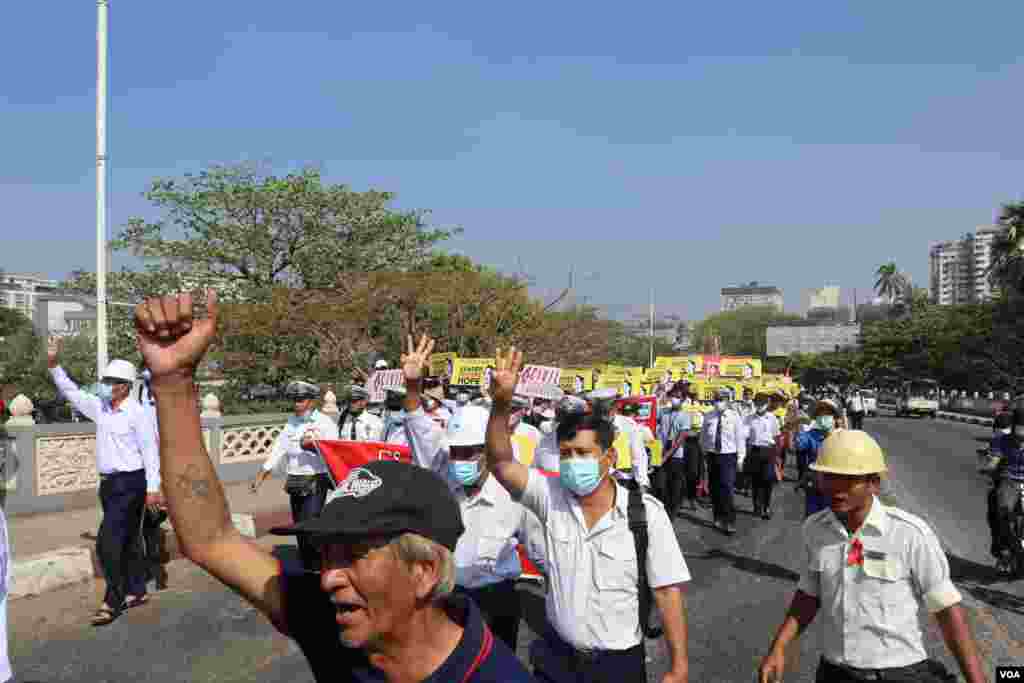 ရန်ကုန် ရထားဘူတာရုံကနေ UN ရုံး သို့ ချီတက်ဆန္ဒပြတဲ့ မြင်ကွင်း။