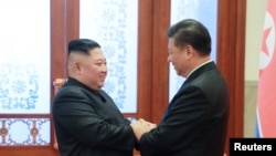 မြောက်ကိုရီးယာားခေါင်းဆောင် Kim Jong Un နှင့် တရုတ်သမ္မတ တို့ ၂၀၁၉ ဇန်နဝါရီလတုန်းက တွေ့ဆုံစဉ်