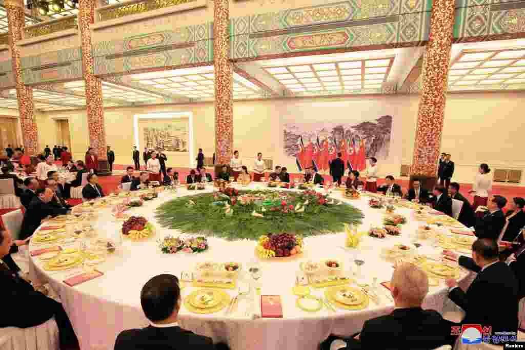 North Korean leader Kim Jong Un and wife Ri Sol Ju, and Chinese President Xi Jinping and wife Peng Liyuan attend a banquet in Beijing, China, in this undated photo released by North Korea&#39;s Korean Central News Agency (KCNA) in Pyongyang, March 28, 2018.