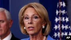 အမေရိကန် ပညာရေးဝန်ကြီး Betsy DeVos. (မတ် ၂၇၊ ၂၀၂၀)