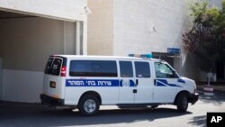 FILE - An Israeli prison service vehicle leaves the court house in Petah Tikva, Israel, July 6, 2014. Israeli authorities on Monday announced the arrest of an unidentified Israeli businessman allegedly involved in Guinea mine scheme.