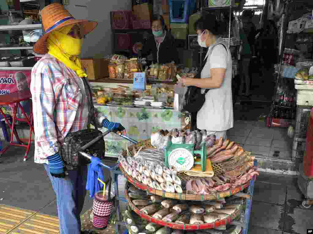 ထိုင်းနိုင်ငံ စမွတ်ဆာခွန်းခရိုင်ရှိ ပုစွန်ဈေးမြင်ကွင်း။ (ဒီဇင်ဘာ ၂၃၊ ၂၀၂၀)&nbsp;