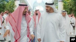 Saudi ဘုရင် King Salman bin Abdulaziz Al Saud နှင့်
Abu Dhabi အိမ်ရှေ့မင်းသား Sheikh Mohammed bin Zayed Al Nahyan နှင့် Emirates ကာကွယ်ရေးဦးစီးချုပ် 