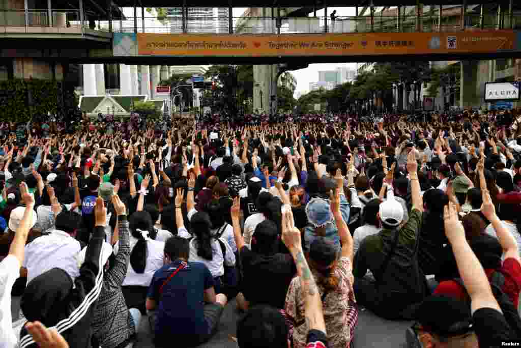 ထိုင်းနိုင်ငံ ဘန်ကောက်မြို့မှာ တွေ့ရတဲ့ ဆန္ဒပြပွဲ မြင်ကွင်း။ (အောက်တိုဘာ ၁၅၊ ၂၀၂၀)