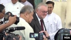 ရှေ့နေကြီး ဒေါက်တာ William Schabas