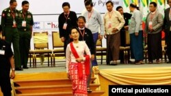 Myanmar Democratic Transition ဆွေးနွေးပွဲတက်ရောက်ခဲ့ချိန်က ဒေါ်အောင်ဆန်းစုကြည်။ (ယခင်ပုံဟောင်း)