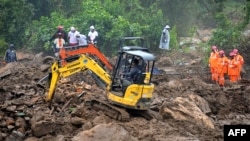 Kerala ပြည်နယ်မှာ မြေပြိုကျမှုအတွင်း အသက်ရှင်သူတွေကို ကယ်ဆယ်ရေးအဖွဲ့တွေ ရှာဖွေနေ 