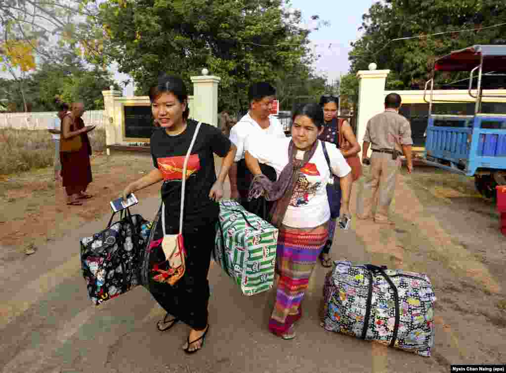 နိုင်ငံရေးအကျဉ်းသားတွေ ပြန်လည်လွတ်မြောက်