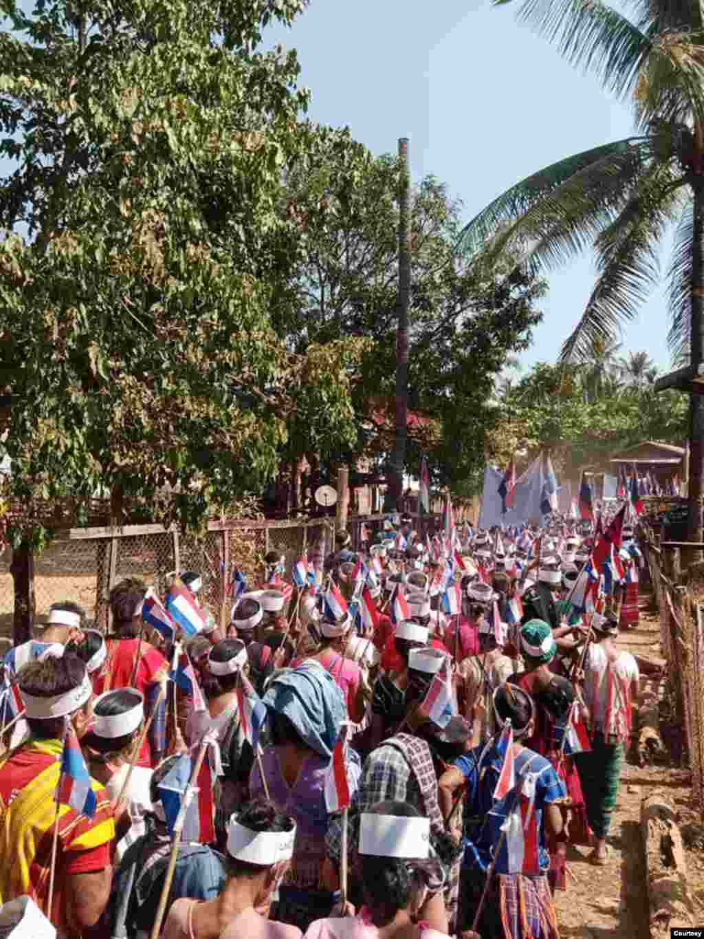 ဘီးလင်းဒေသက ကရင်ကျေးရွာသားများ ဆန္ဒပြမြင်ကွင်း တချို့။ (ဓါတ်ပုံ - စောမြအေး - ဇန်နဝါရီ ၂၇၊ ၂၀၂၁)