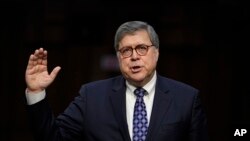 Pwokirè Jeneral William Barr pandan li tap prete sèman devan komisyon jistis Sena nan Capital Hill, Washington, 15 janvye 2019. 