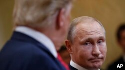 Prezidam TRump ak Prezidan Putin Pandan Somè Helsinki a.AP/Pablo Martinez.