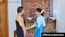 Yanghee lee meets with Aung San Suu Kyi