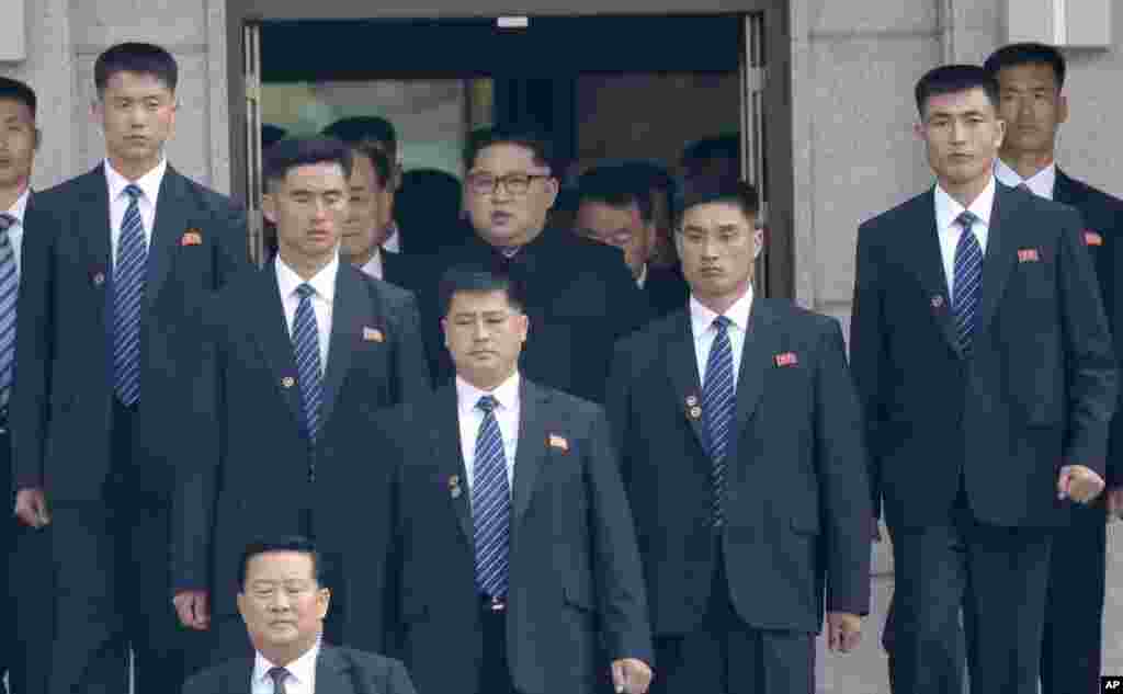 North Korean leader Kim Jong Un, center top, is surrounded by his security guards upon his arrival for a meeting with South Korean President Moon Jae-in at the North Korean side of Panmunjom in the Demilitarized Zone, April 27, 2018.