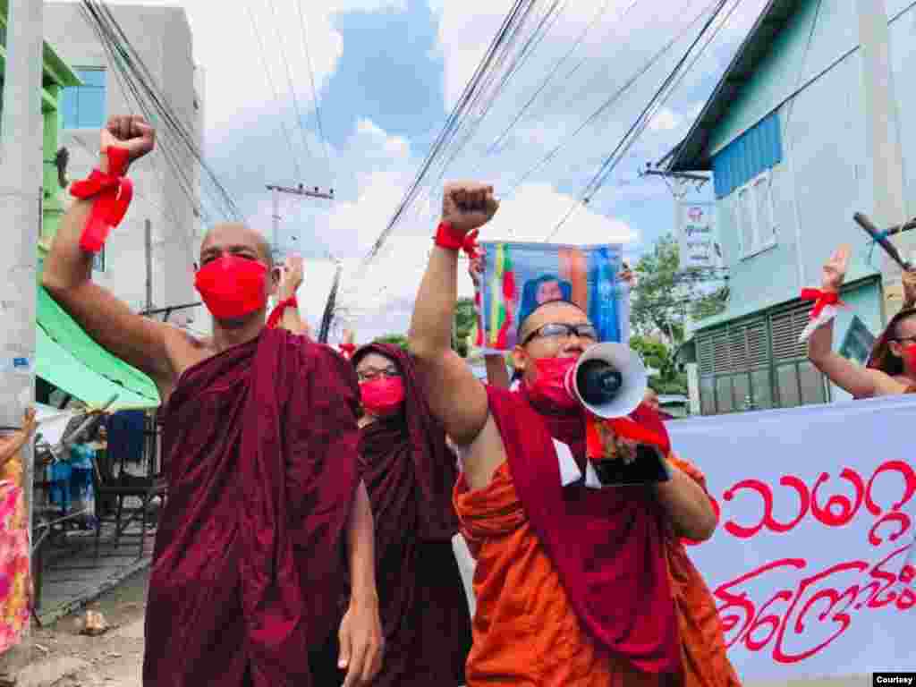 စစ်အာဏာသိမ်းမှု ဆန့်ကျင်ရေး မန္တလေး သံဃသမဂ္ဂ သပိတ်စစ်ကြောင်း။ (စက်တင်ဘာ ၁၂၊ ၂၀၂၁။ ဓာတ်ပုံ - သံဃသမဂ္ဂ သပိတ်စစ်ကြောင်း)