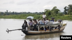 ၂၀၁၅ ဇွန်လ ၇ ရက်နေ့က ရိုဟင်ဂျာဒုက္ခသည် စက်လှေ ကို ဘူးသီးတောင်တွင် တွေ့ရစဉ် 