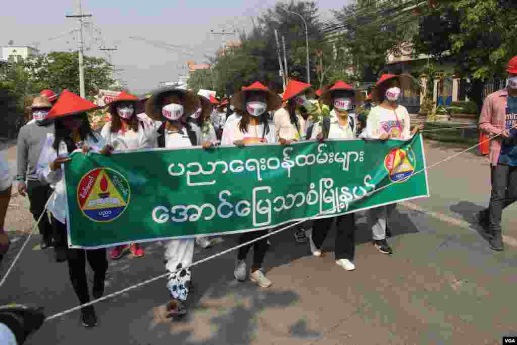 မန္တလေးမြို့ဆန္ဒပြပွဲ မြင်ကွင်း။ (မတ် ၂၊ ၂၀၂၁) 