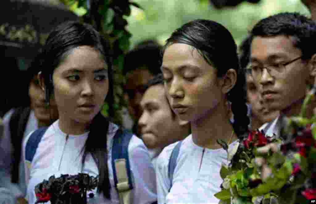 7 July အထိမ်းအမှတ် အခမ်းအနားကို ရန်ကုန်တက္ကသိုလ် ပရဝဏ်အတွင်း ပြုလုပ်ခဲ့စဉ်